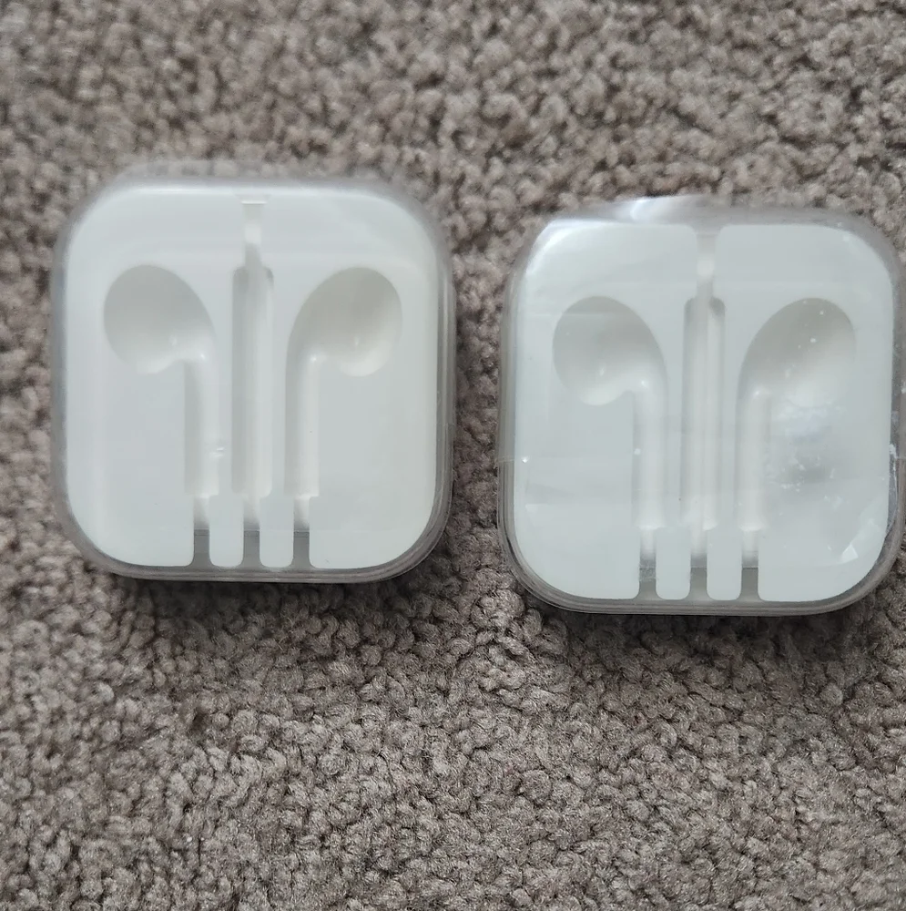 NEW Apple White EarPods Cases
